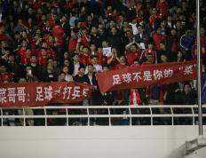 球队在国际赛事中脱颖而出，获得胜利